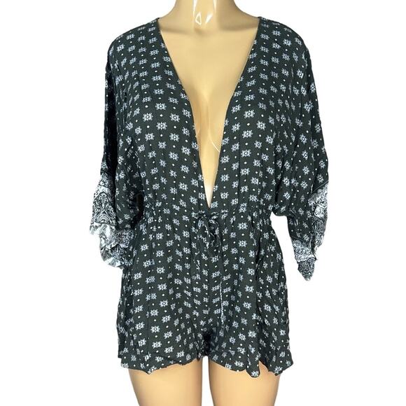 Sage The Label Deep V Neck Shorts Romper Green White Size Large - Picture 1 of 8